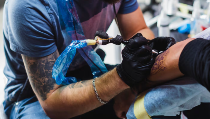 Canceló su boda porque su prometido se negó a borrarse el tatuaje de su exesposa&nbsp;fallecida