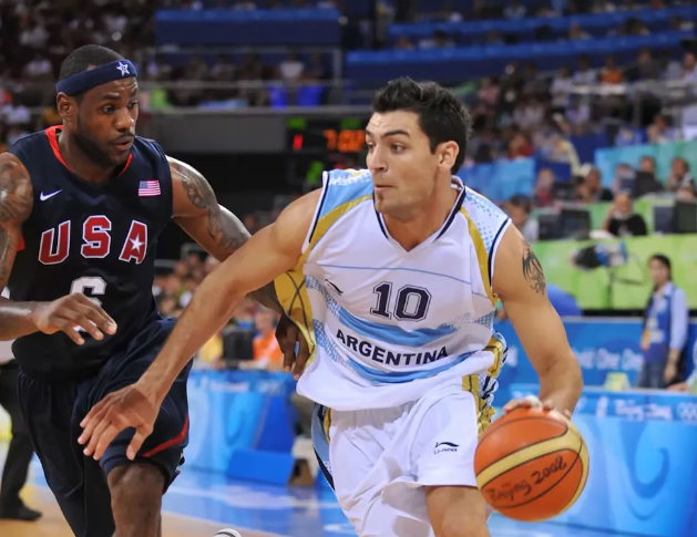 La nueva etapa de Carlos Delfino: del retiro tras múltiples operaciones a su regreso a la NBA en otro&nbsp;rol