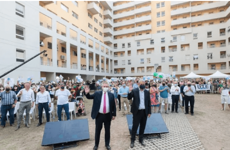 Derrumbe en el mayor complejo construido por Procrear en la presidencia de Cristina Kirchner y entregado por Alberto Fernández