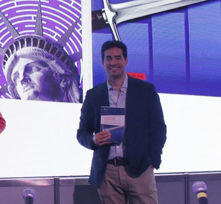 El economista y diputado Adrián Ravier presentó su nuevo libro escrito junto a Javier Milei en la Feria del&nbsp;Libro