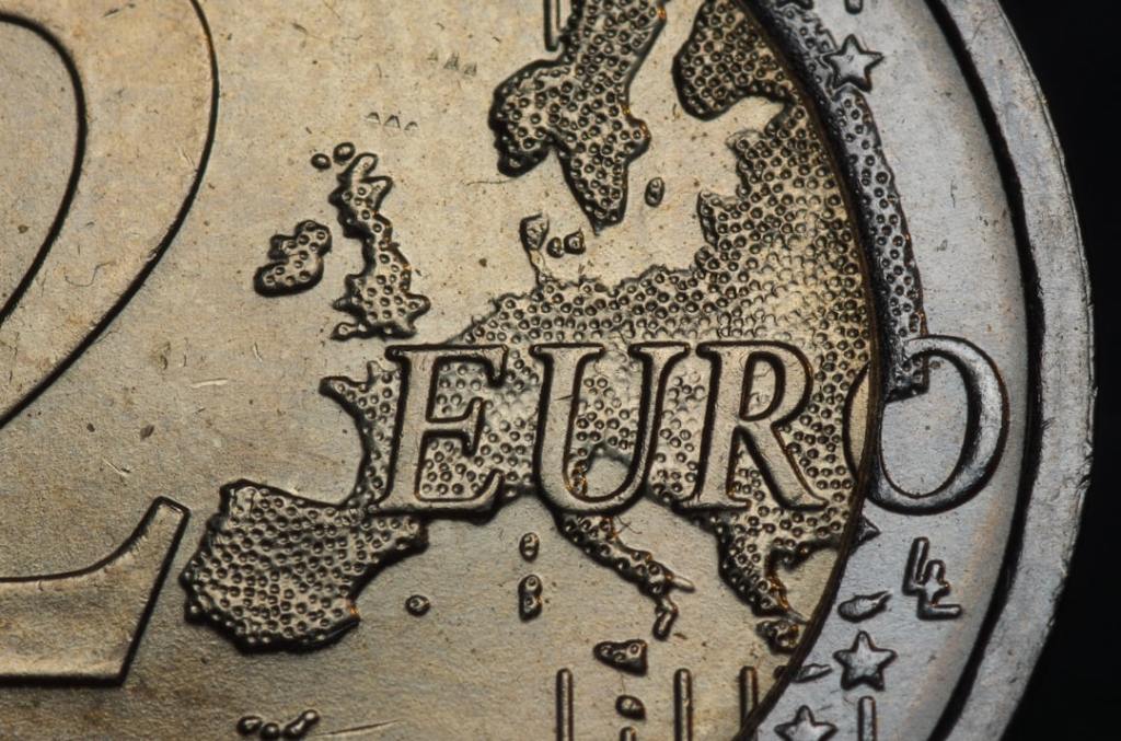 El euro y el euro blue abren la semana con movimientos&nbsp;moderados