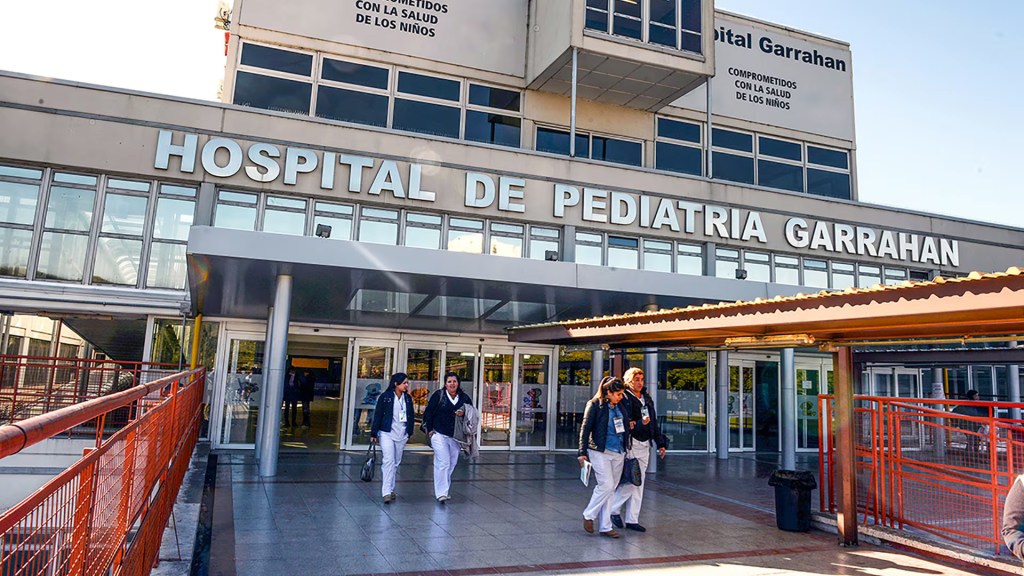 Adrián Ravier: “Tenés mil hospitales provinciales sin insumos ni recursos y nadie los mira. Hoy el Garrahan tiene equipamiento, mejoraron los salarios y ya nadie habla de él”
